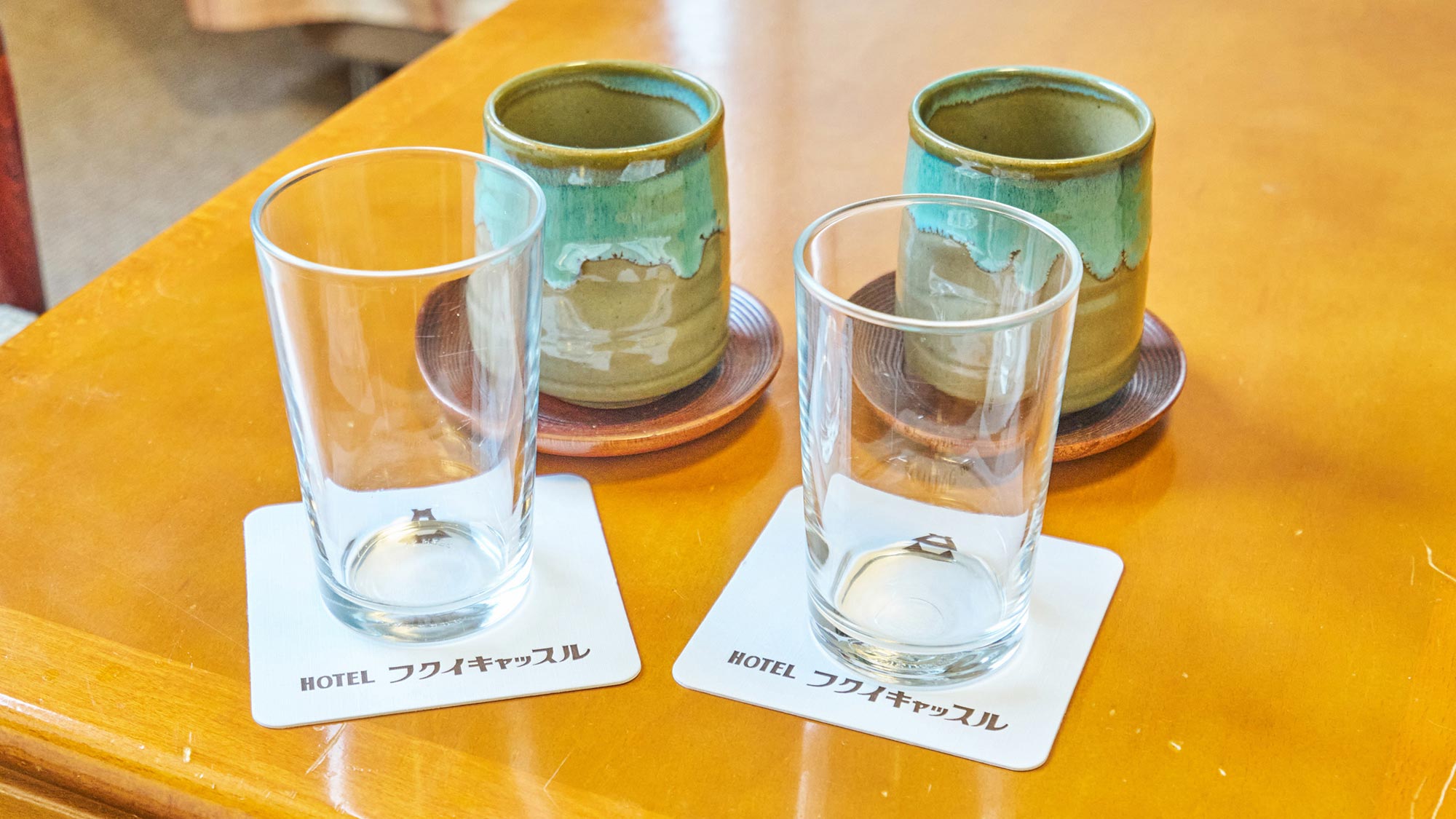 ・【全室共通】グラスと湯吞もございますので、お飲み物に合わせてご利用ください