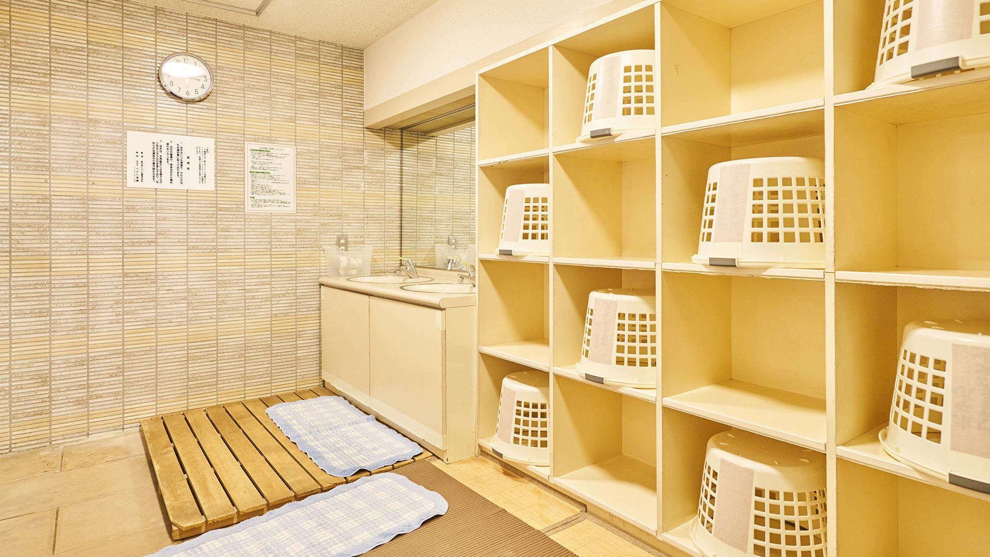 ・【大浴室（男性用）】混雑時は譲り合ってご利用ください