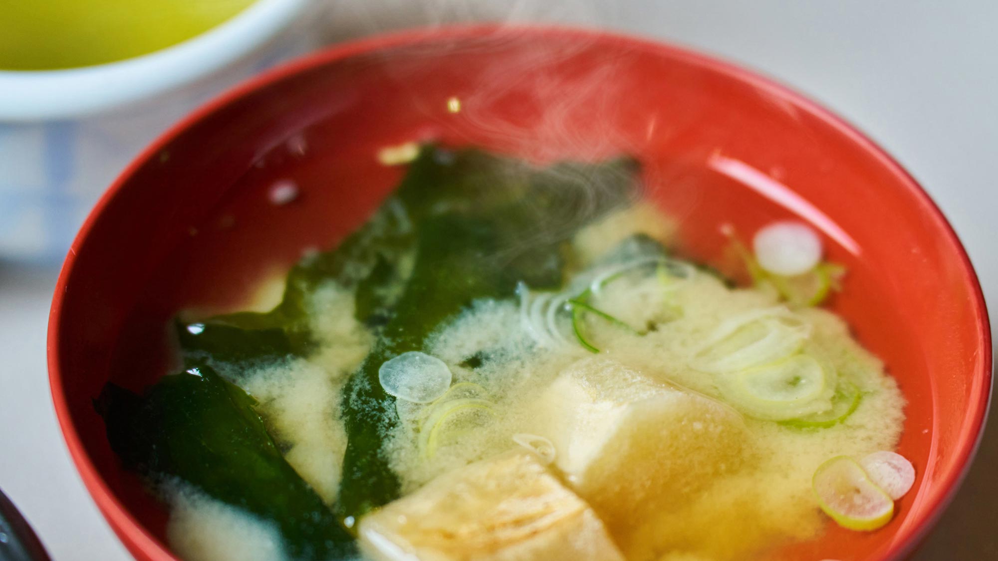 ・【朝食一例】お味噌汁を飲んで一日をスタート