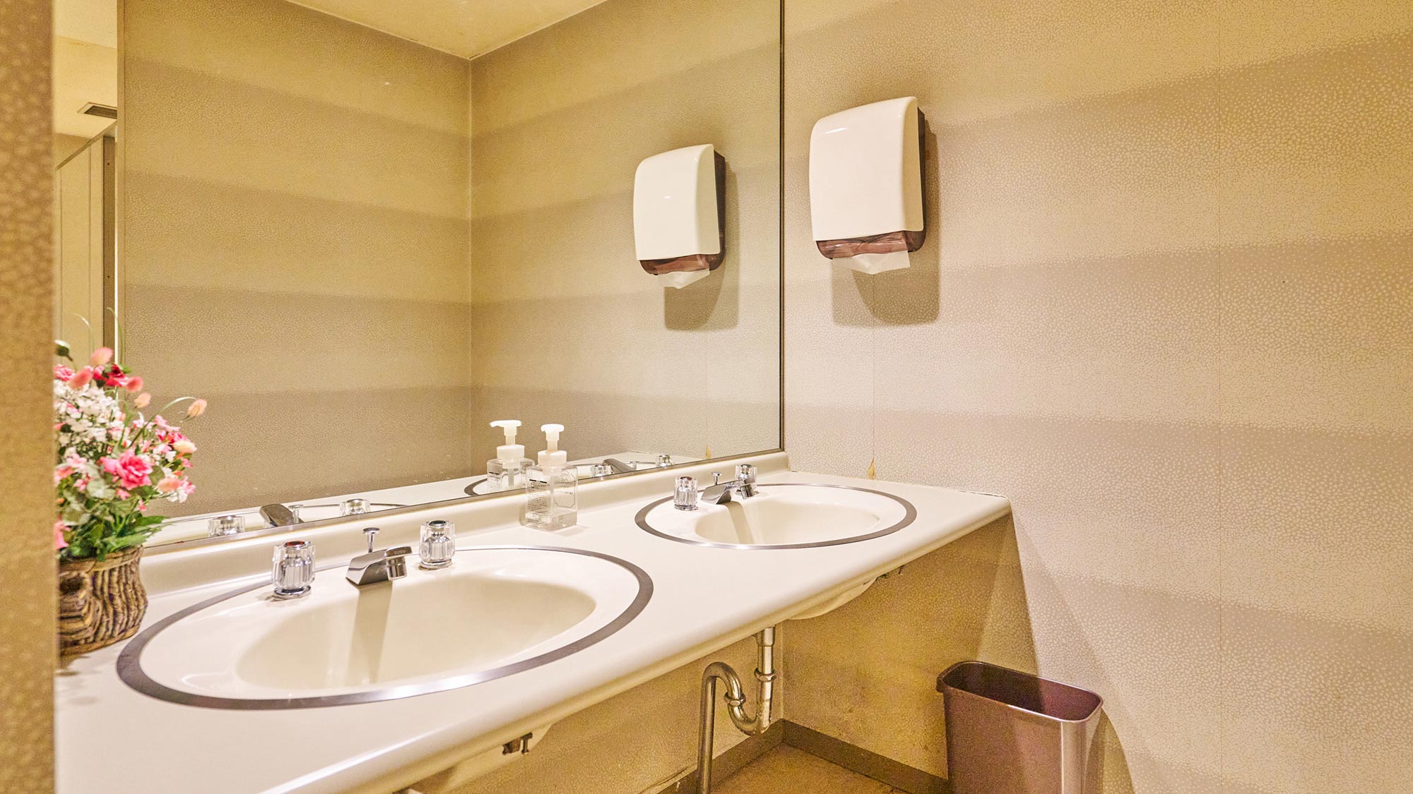 ・【館内トイレ】清潔感抜群の館内トイレです。ご宿泊者様はいつでもお気軽にご利用ください