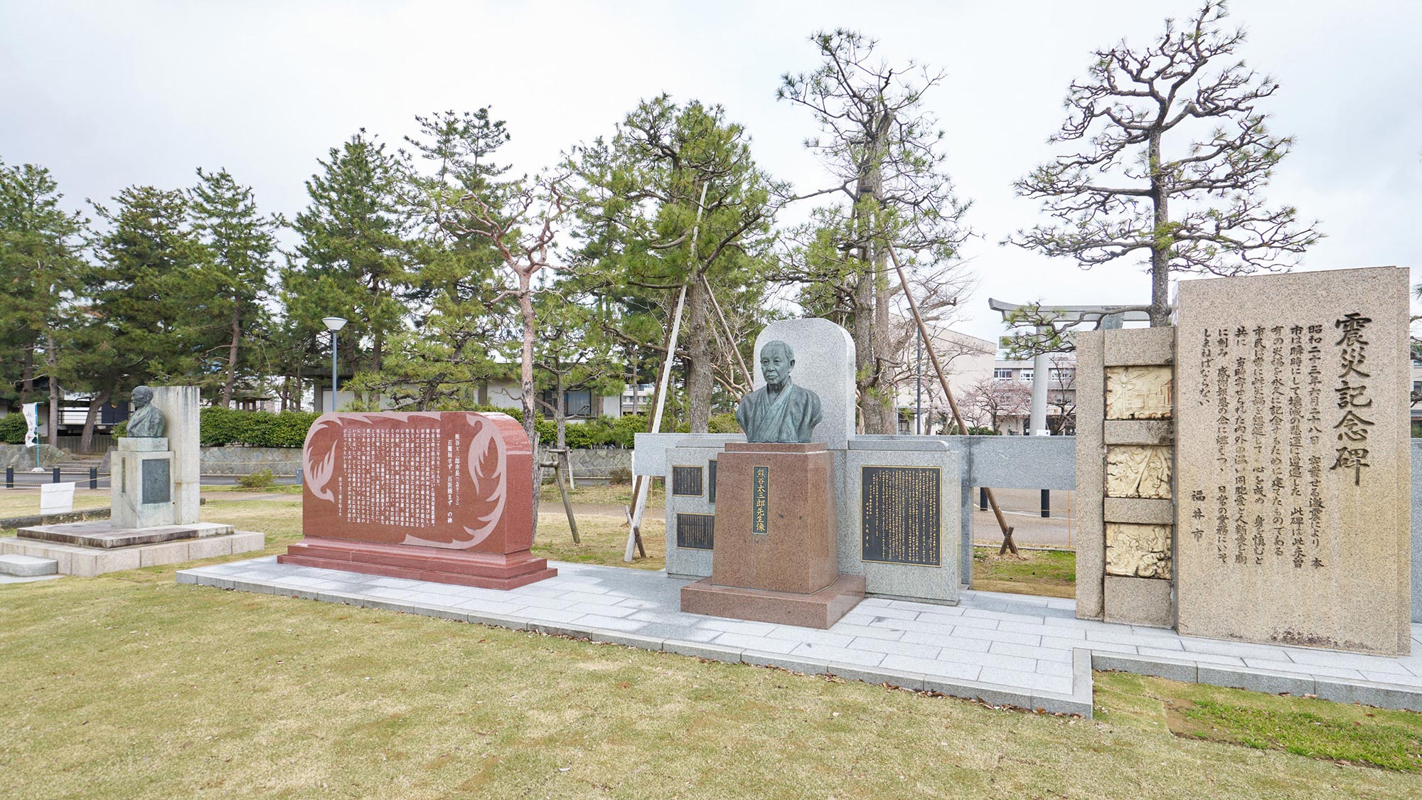 ・【周辺】福井地震による震災後、市長として福井市の復興にまい進した熊谷太三郎氏の胸像です