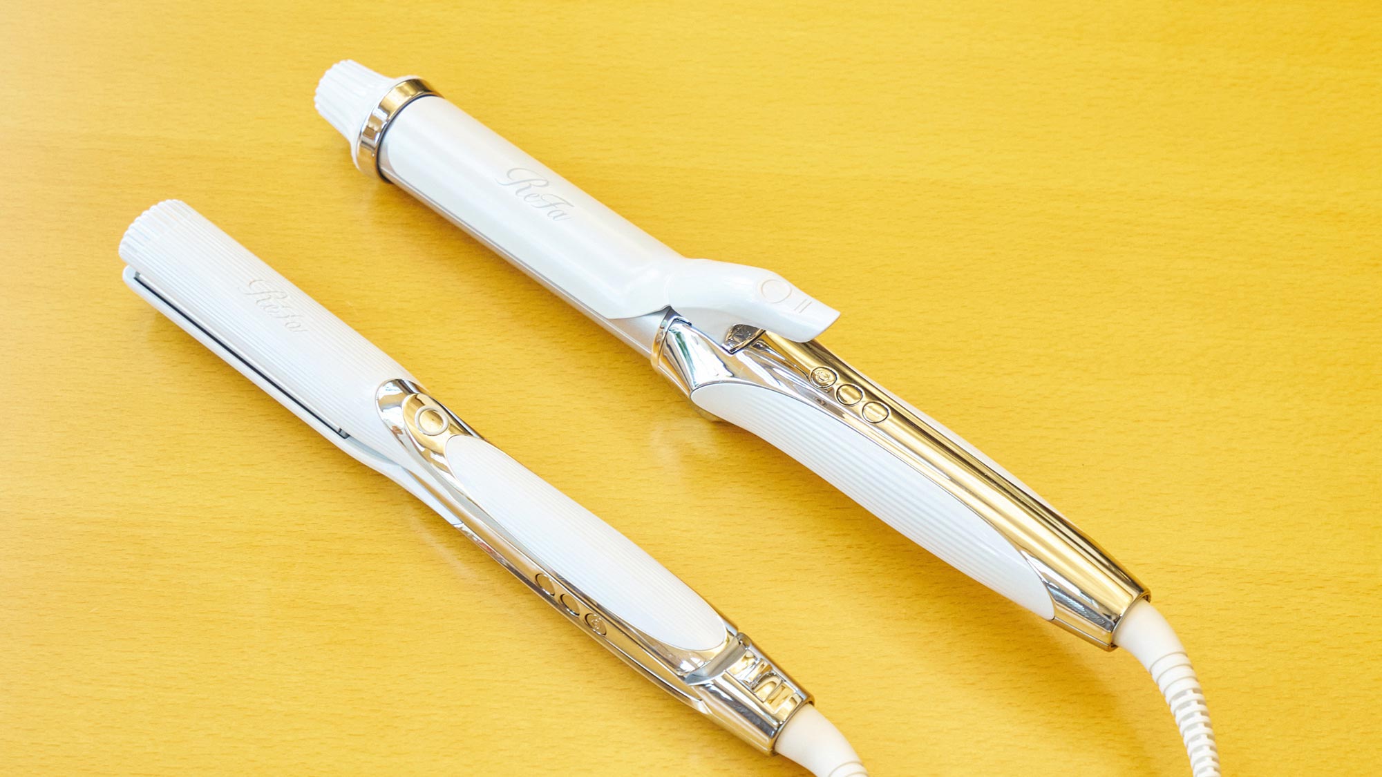 ・【貸出】ReFa製のアイロンがございます。ストレート／カールの2タイプをご用意しております