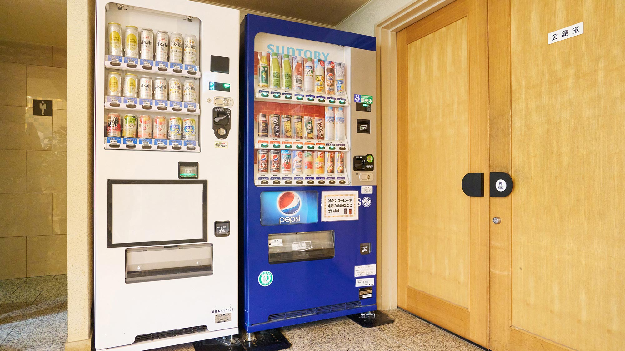 ・【自動販売機】ソフトドリンクの他、アルコールの販売もございます。ご自由にご利用ください