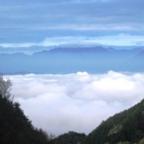 時には甲府盆地を覆う「雲海」を見渡すことも・・・