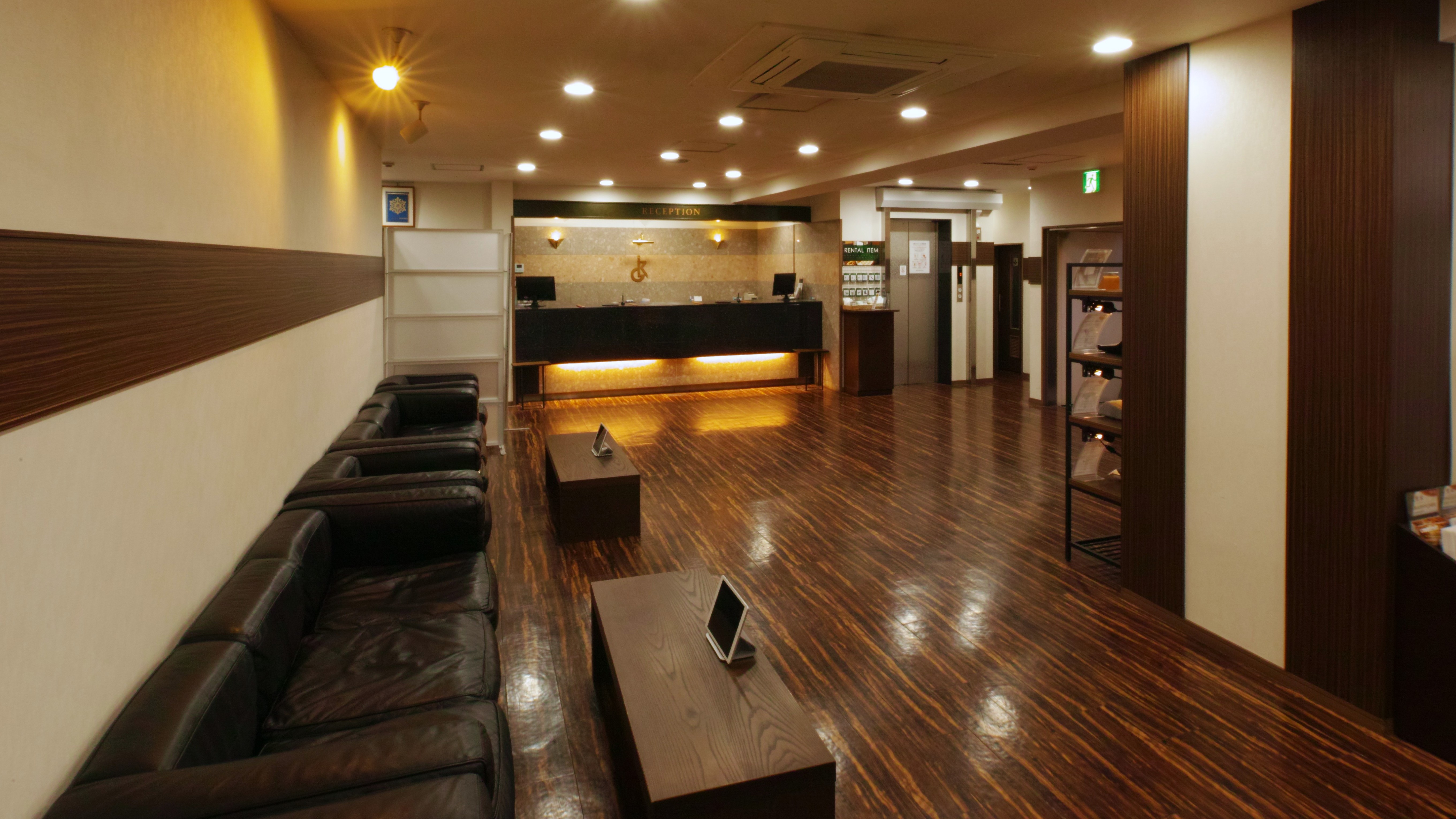 ロビー・フロント