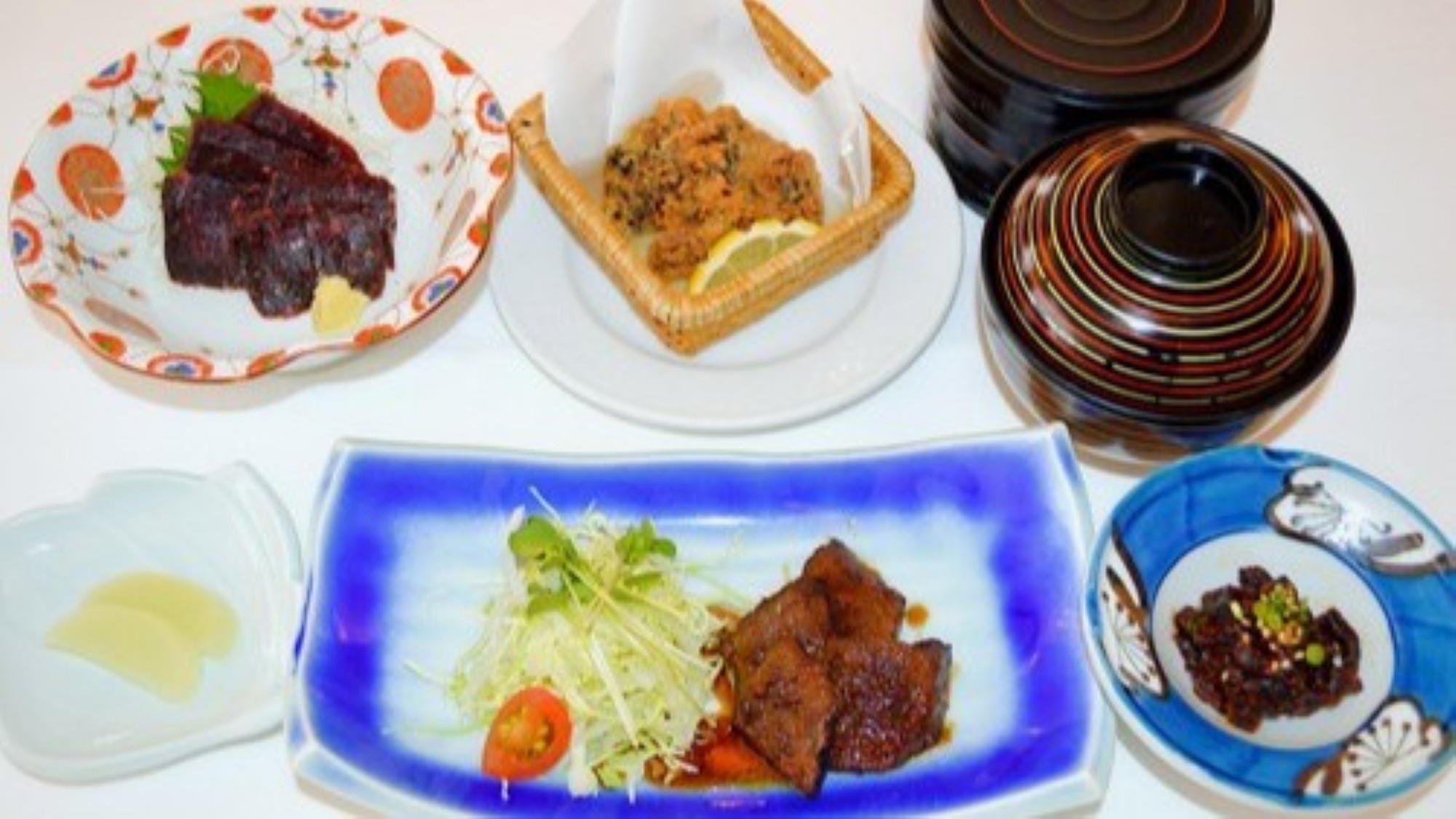 ■鯨づくし定食（写真は一例です）