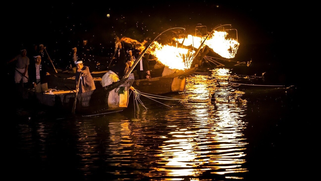 ホテル前で行われる長良川鵜飼