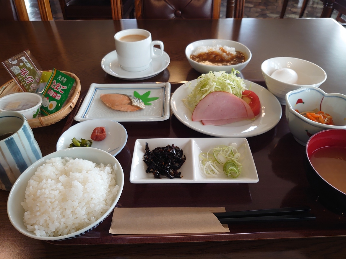 ゆったり天然温泉掛け流しの露天風呂で過ごそう♪【朝食付き】