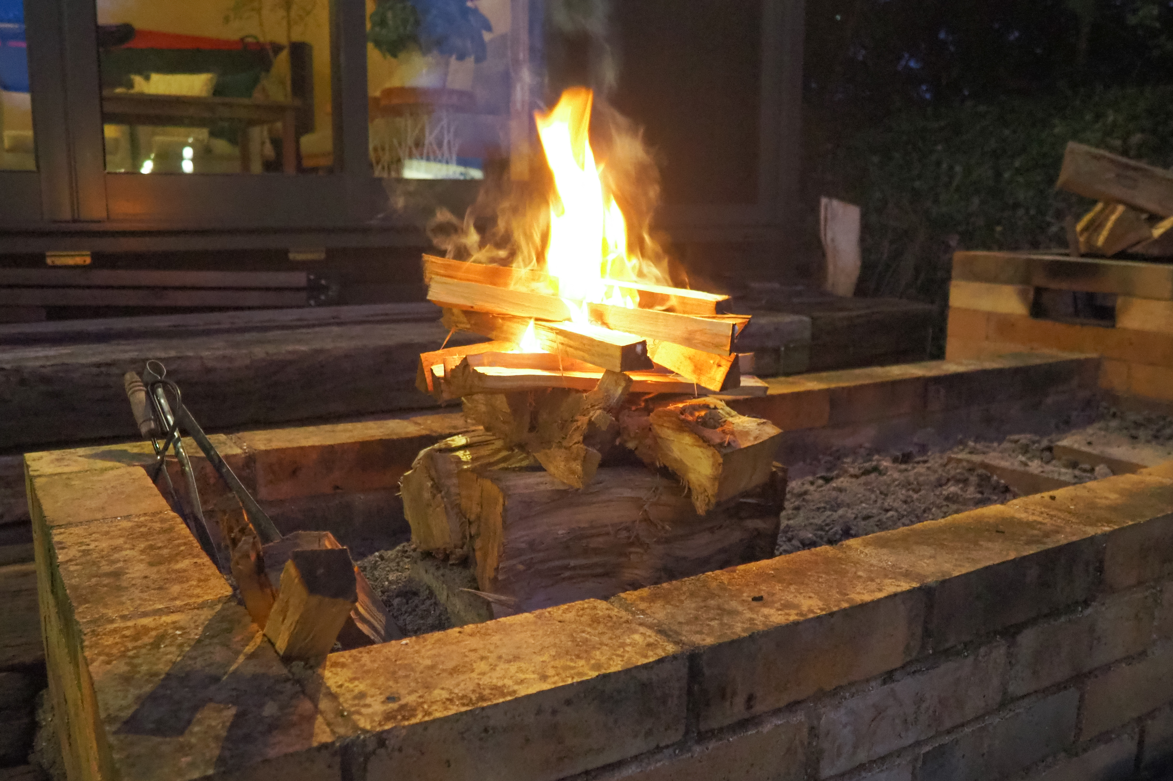 ＜季節の楽しみ＞焚火体験