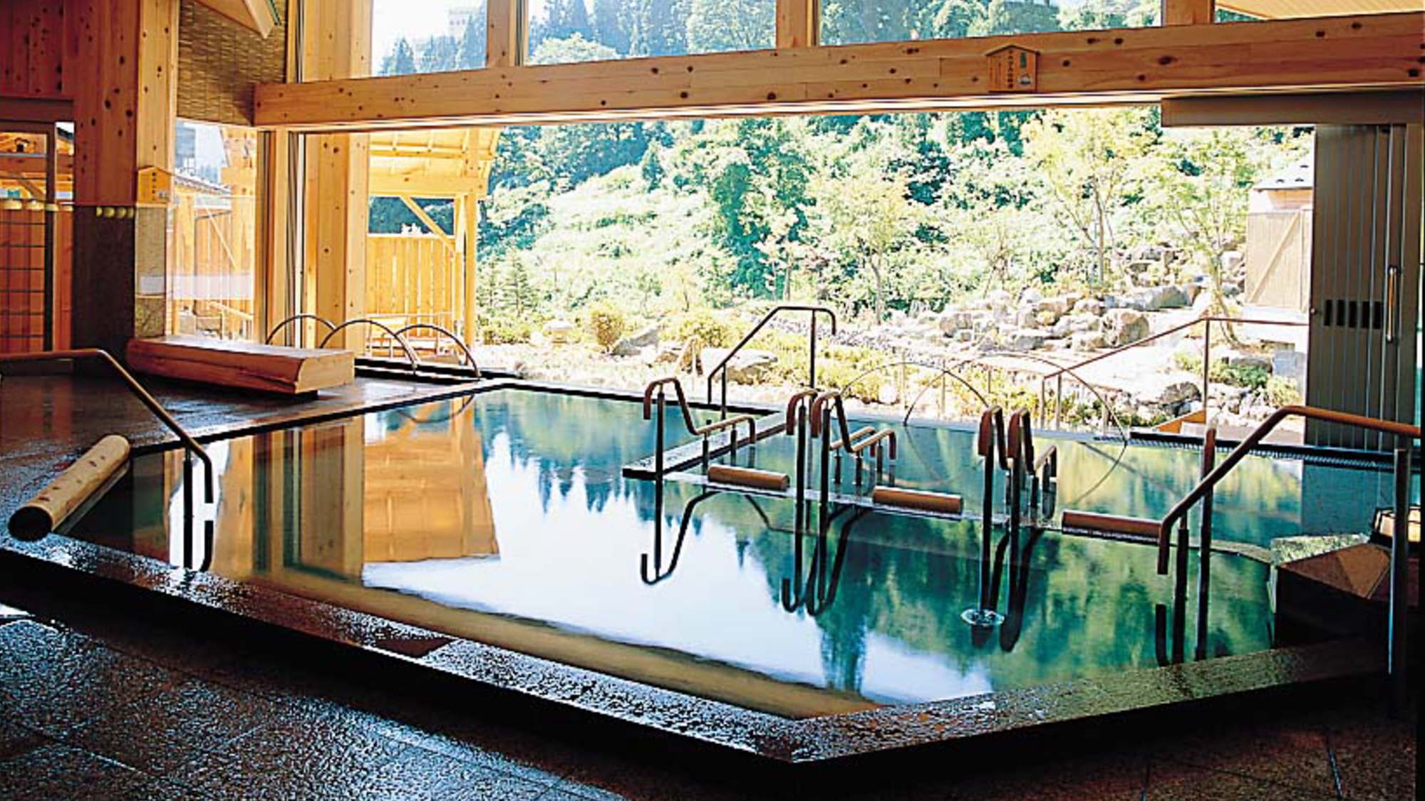 〜『雅(みやび)』プラン〜 鮑・新潟A5和牛・県内産厳選食材など。地域を味わうおすすめ会席