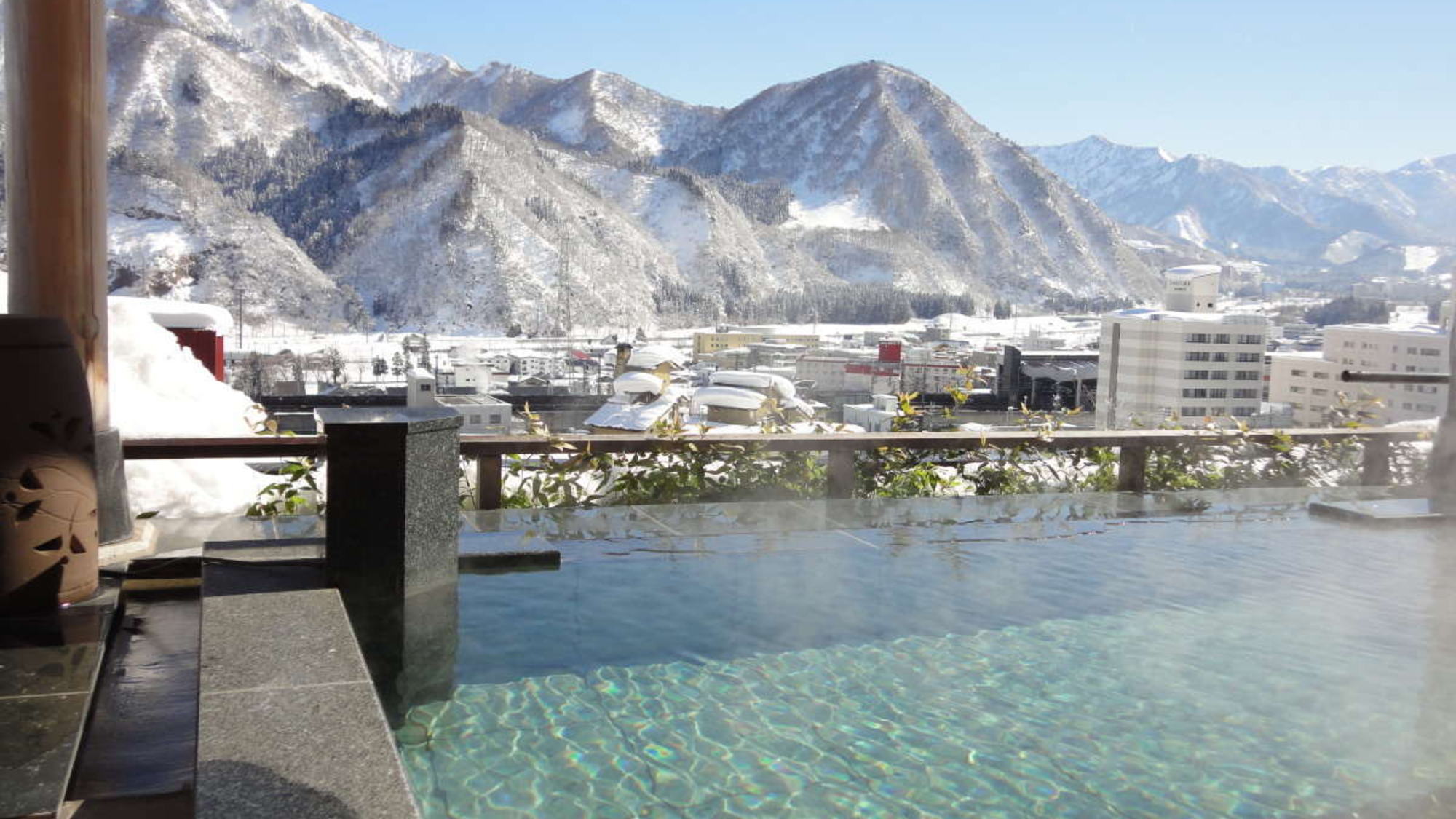 【空の湯】"冬季"谷川連邦を望む最上階の展望浴場