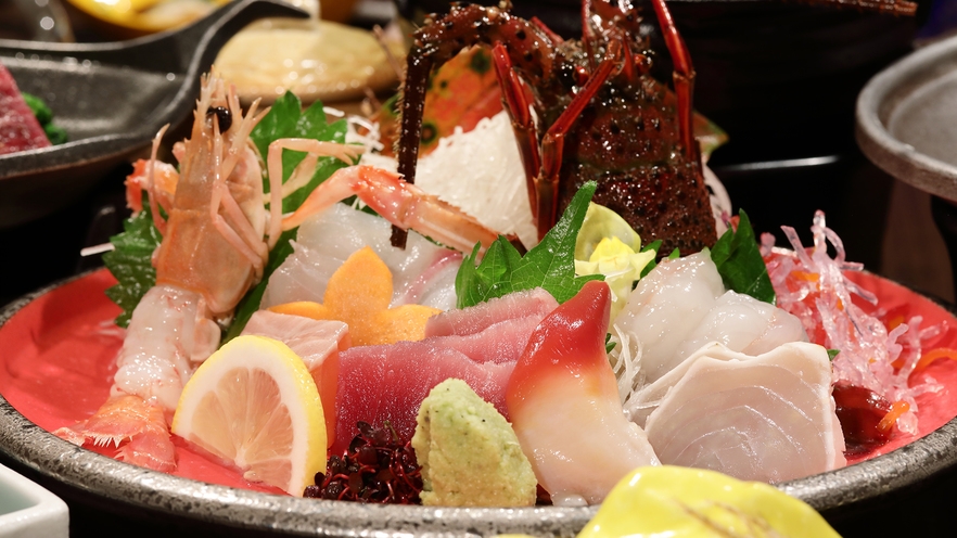 【旅の拠点にも・・・きままに伊豆旅】「藤の華会席」イセエビ＆アワビを味わう