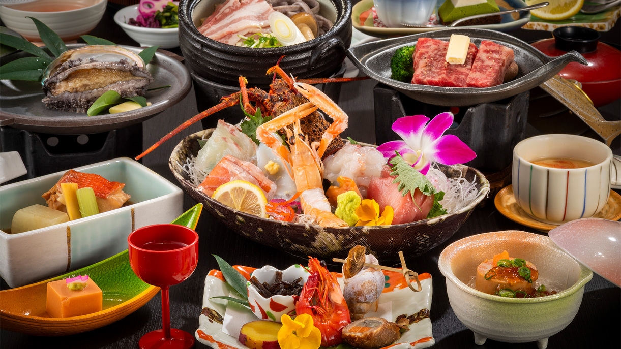 【海を眺めて過ごす・・・オーシャンビュー客室】「藤の華会席」イセエビ＆アワビを味わう