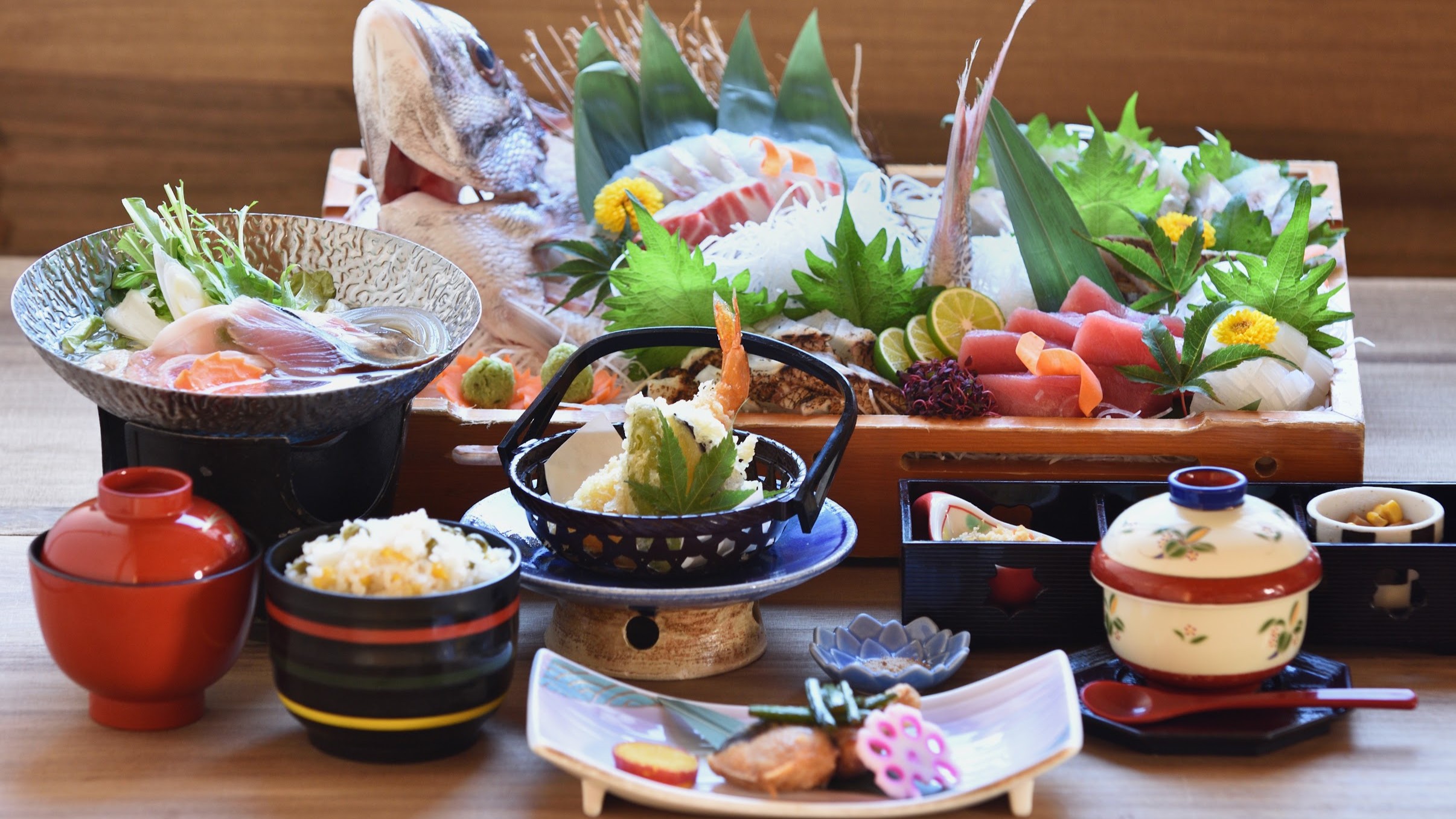 【直送鮮魚で舌鼓】朝獲れ鮮魚の豪華舟盛り会席プラン
