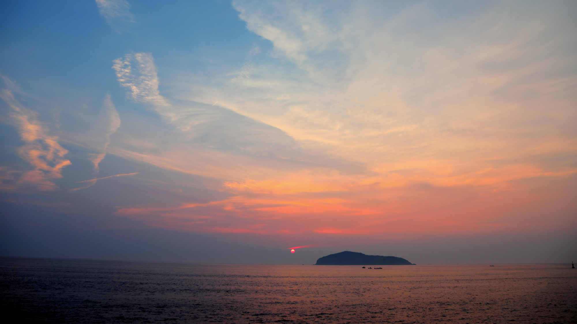 紀州地魚料理 民宿松林の防波堤からの夕日