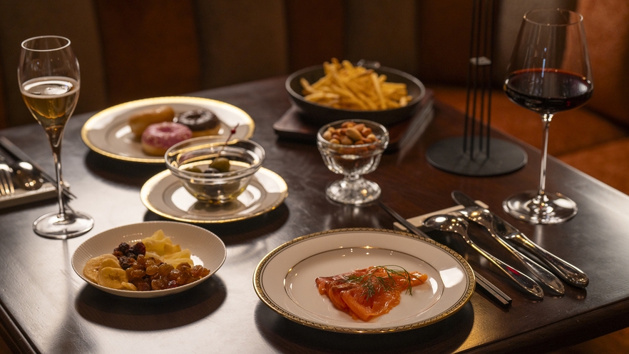 【22時間ステイ＆クラブラウンジアクセス】朝食付｜プレミアムプラン 13時C/in〜11時C/out