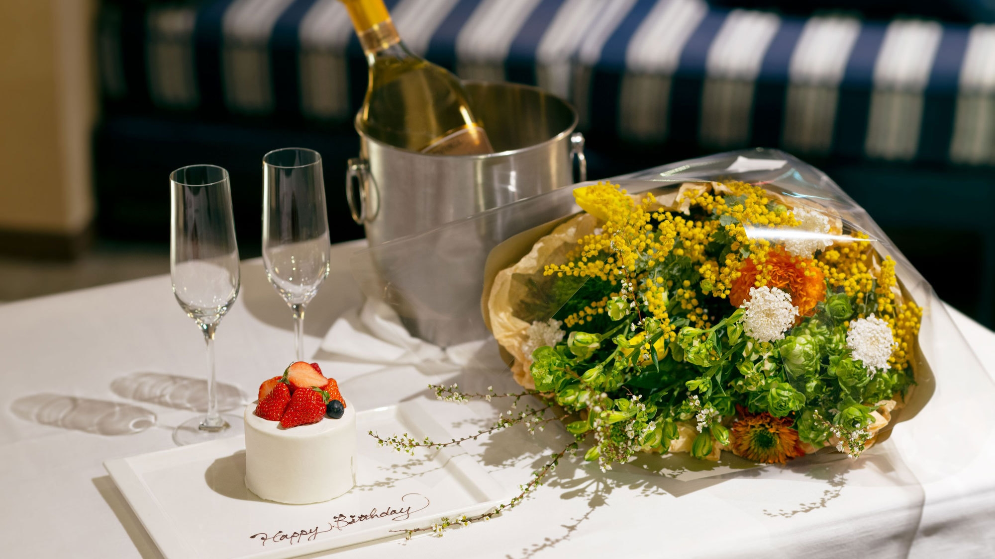 【2食付】乾杯酒＆ケーキ・花束付｜和洋中コース選べる記念日ディナープラン