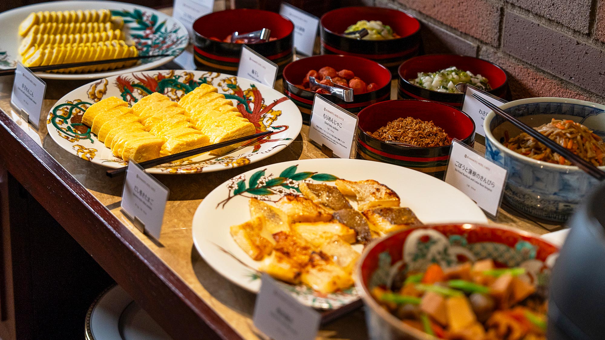 【朝食ビュッフェ】焼き立てパンや伝統のホテルカレー、自家製中華粥、お野菜まで組み合わせは自由自在。