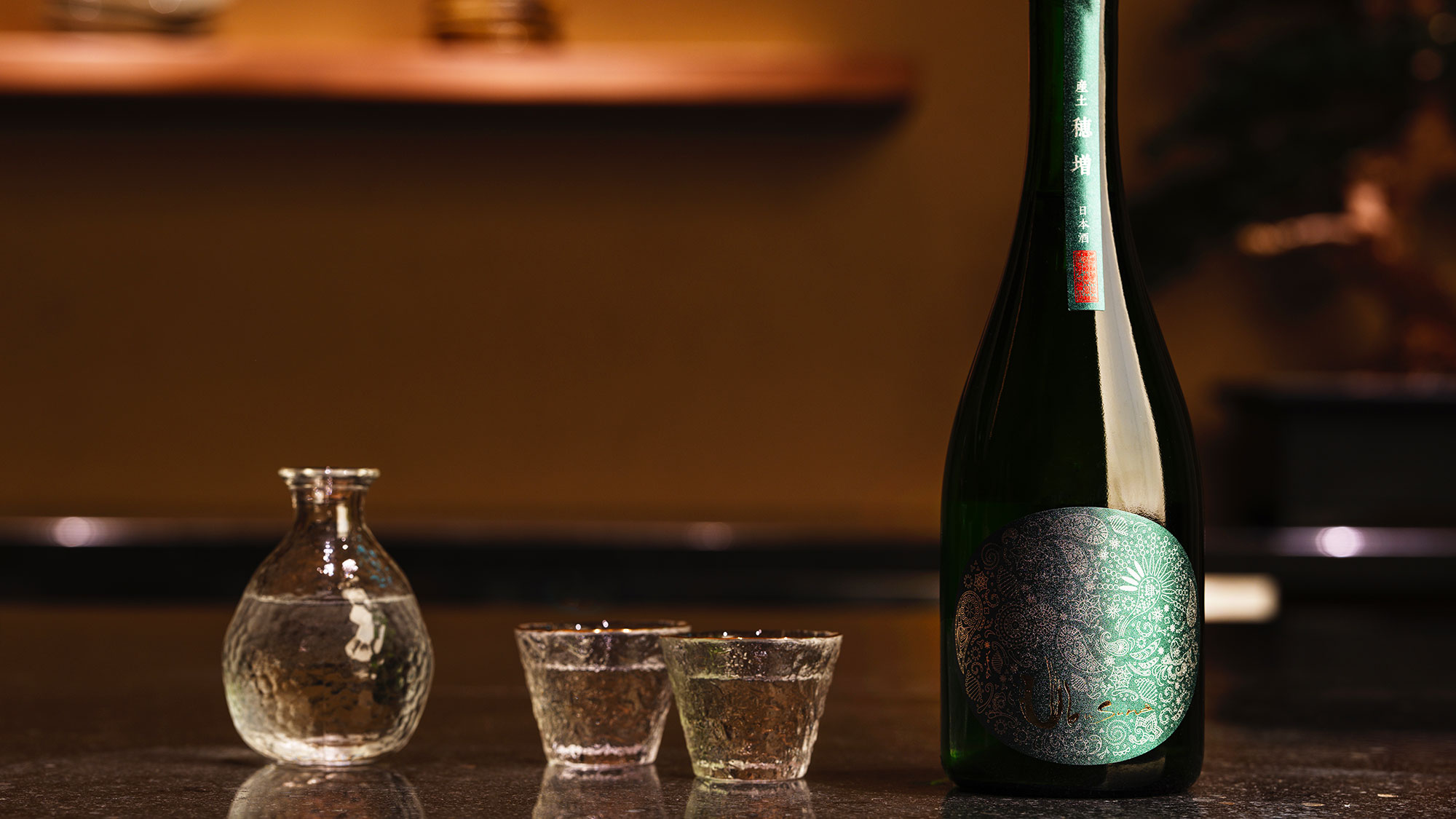 【ほそ川】お料理に合う選りすぐりのお酒もご用意しております。