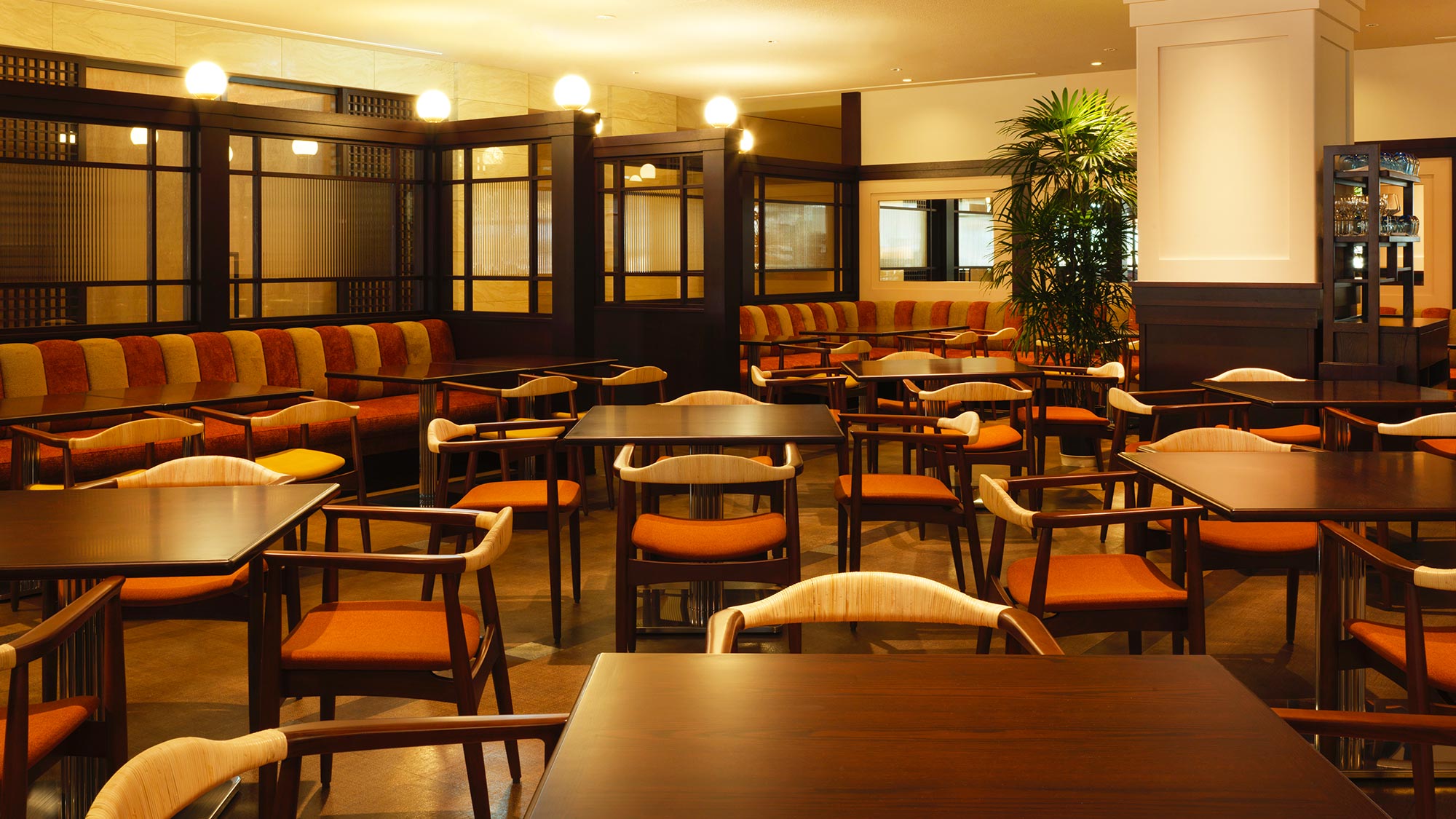 【ダイニングキッチン九曜杏】ご家族での食事から観光、ビジネスシーンまで幅広くご利用いただけます。