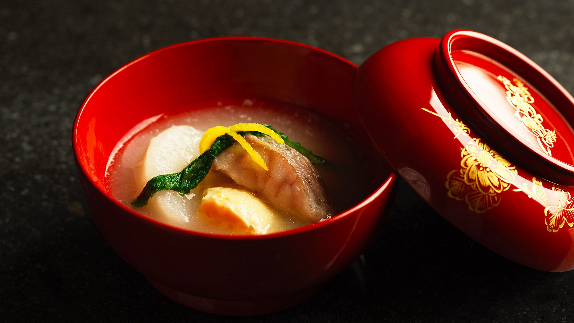 【ほそ川】厳選した黒毛和牛ステーキを中心にズワイガニや季節の寿司などを織り込んだ『いちょう』