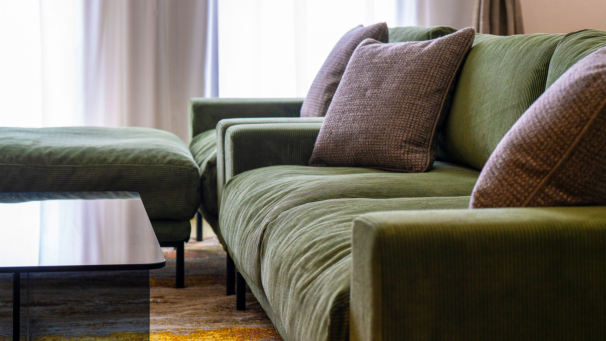 【エグゼクティブジュニアスイート】熊本城をテーマに、お部屋全体を黒色で統一。