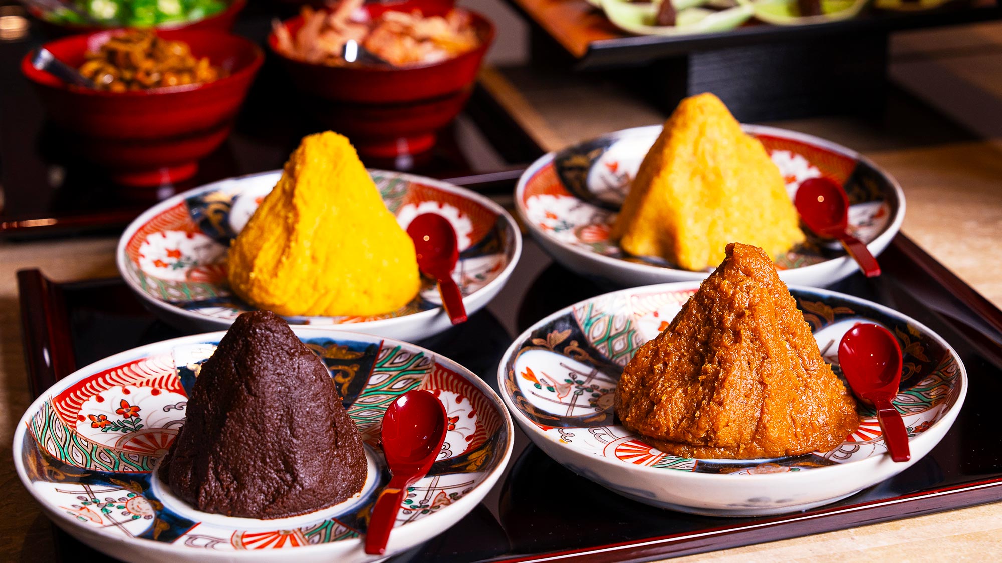 【朝食ビュッフェ】焼き立てパンや伝統のホテルカレー、自家製中華粥、お野菜まで組み合わせは自由自在。