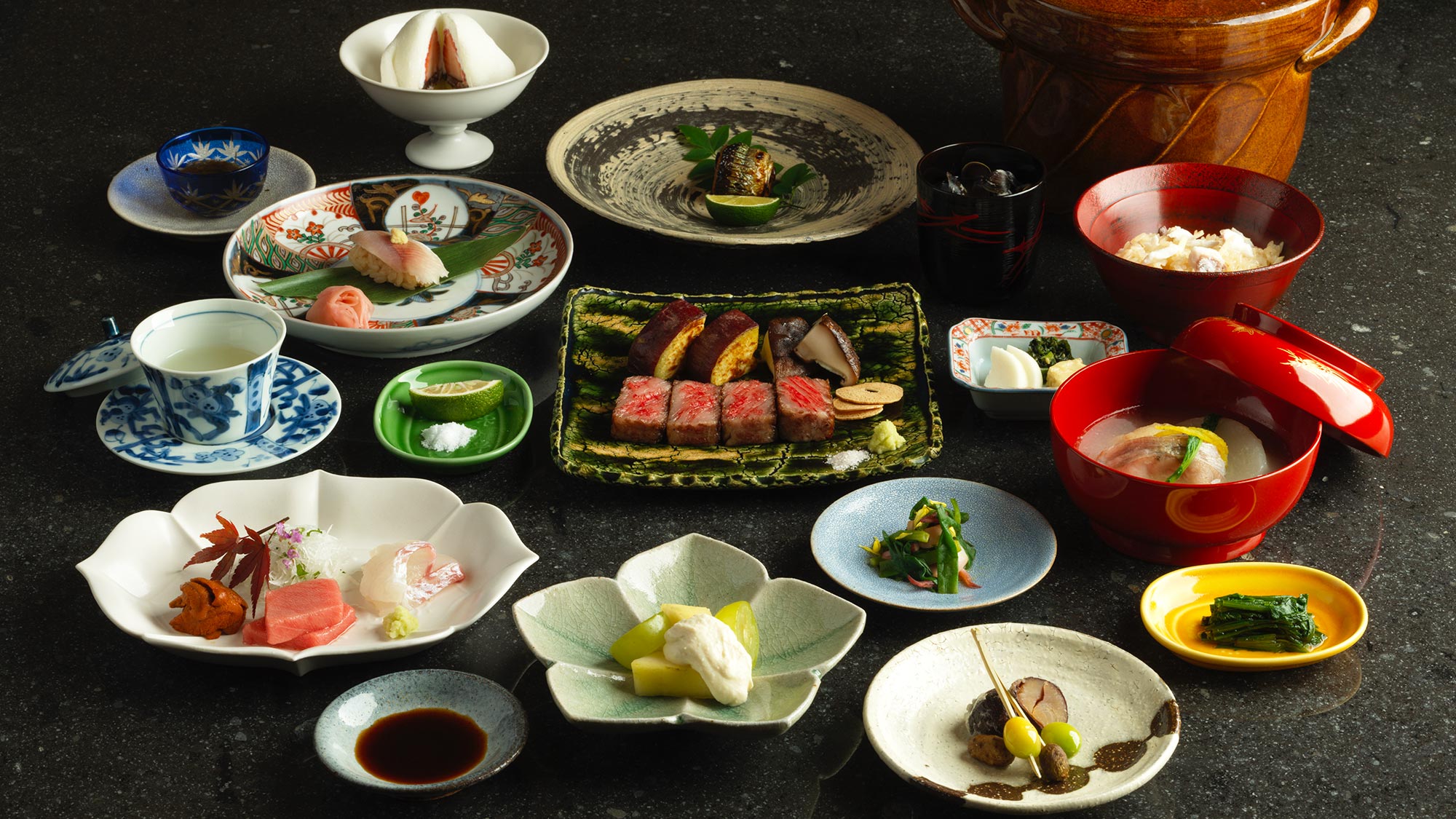 【ほそ川】厳選した黒毛和牛ステーキを中心にズワイガニや季節の寿司などを織り込んだ『いちょう』