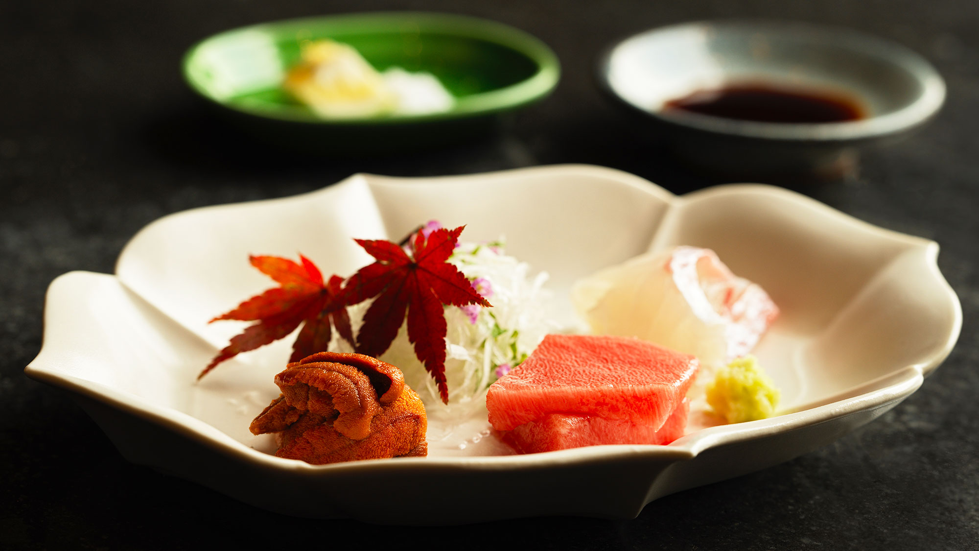 【ほそ川】厳選した黒毛和牛ステーキを中心にズワイガニや季節の寿司などを織り込んだ『いちょう』