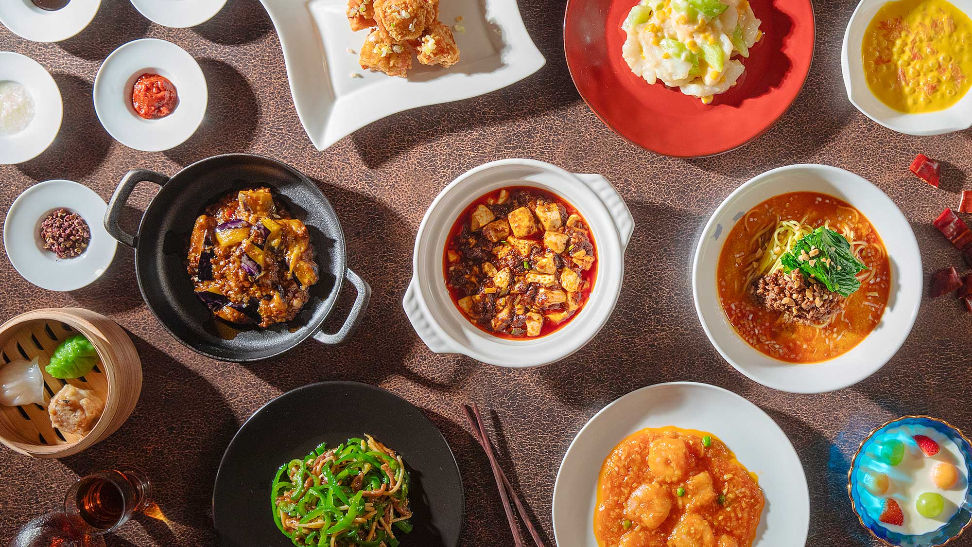 【中国四川料理 桃花源／料理一例】お酒に合う多彩なアラカルトや贅沢なコース料理まで幅広くご用意します
