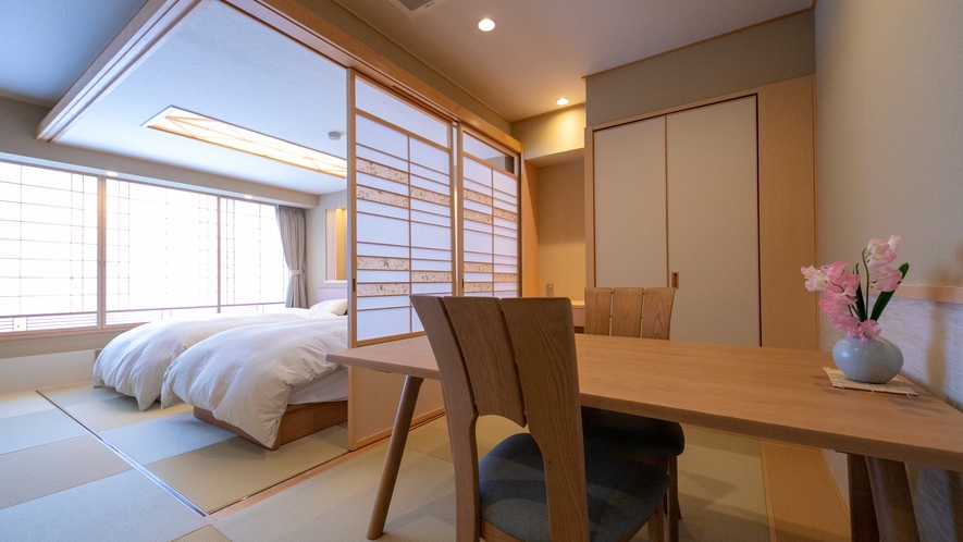 【和モダンツインベッド 】椅子とテーブルセットは楢ムクの温もりと優しさを感じられます。