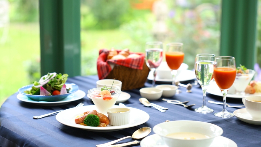 【2食付】欧風創作料理フルコースとボリューム満点の朝食を楽しめるプラン。