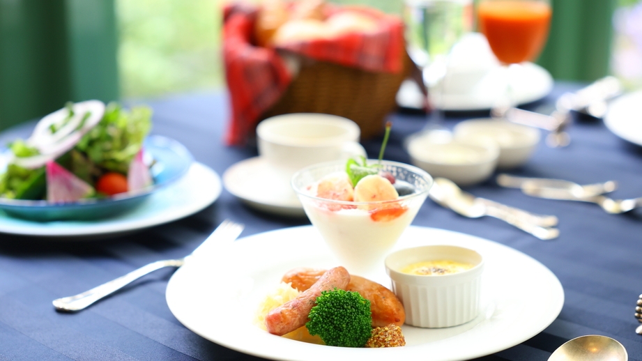 【朝食付】２２時までチェックインOK！イングリッシュガーデンを眺めながらボリューム満点の高原の朝食