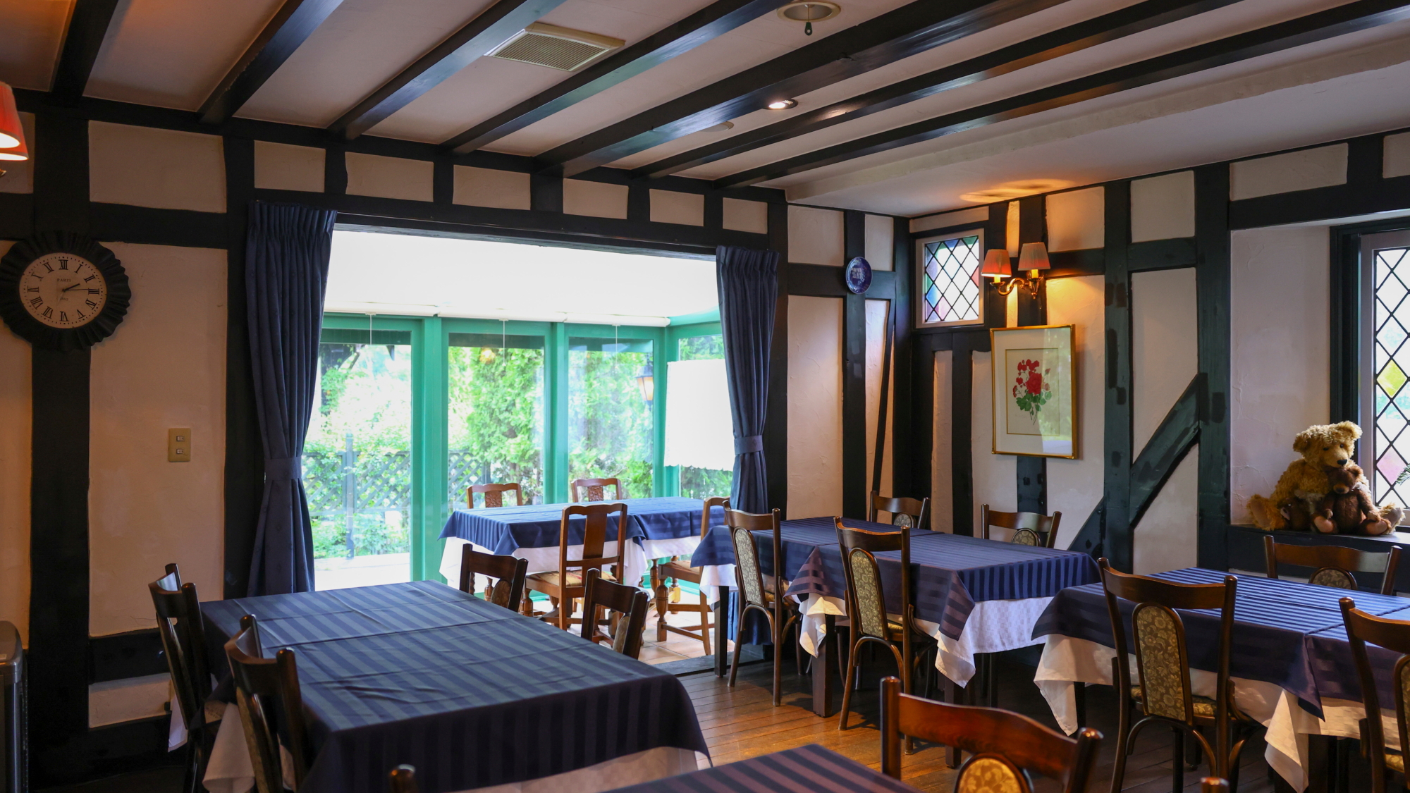 日常を離れた静かな空間でゆったりとお食事をお楽しみください。