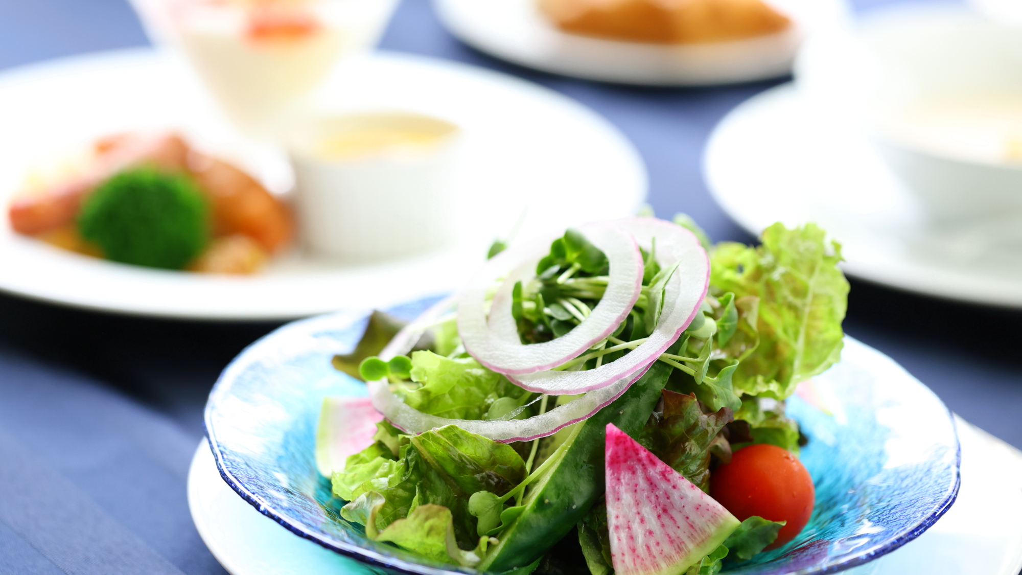 ご朝食 一例：高原野菜たっぷりのサラダ