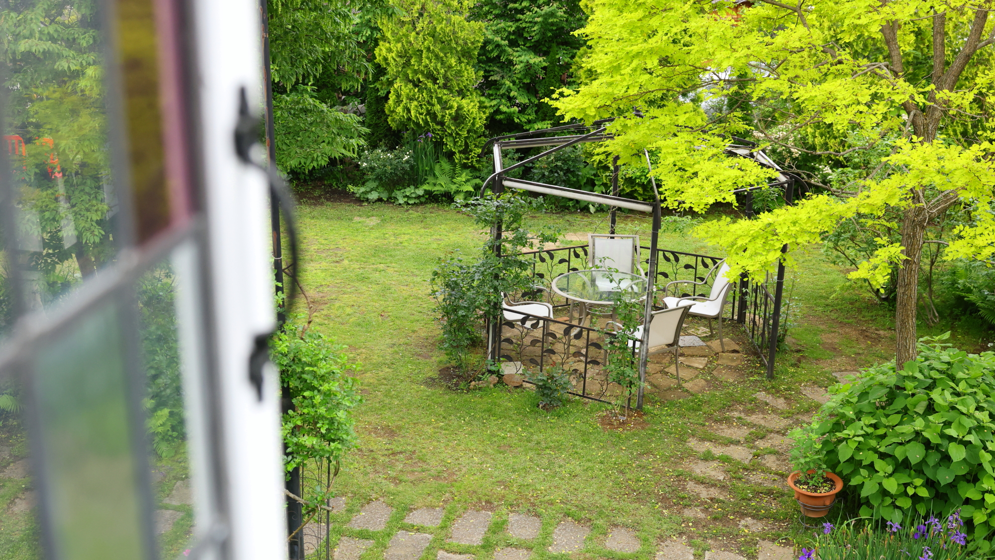 スーペリア【36㎡/2～5名/ガーデンバルコニー】　バルコニーから望むガーデン