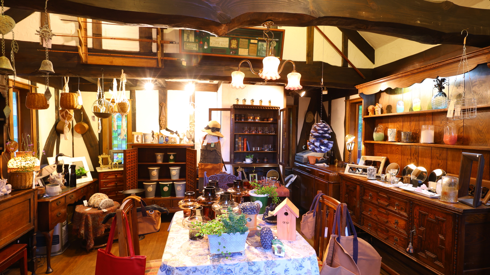 ホテル敷地内のショップではかわいい雑貨などもお楽しみいただけます。