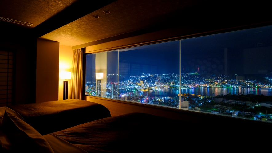 【最上階　ハーバービュープレミアルーム】圧倒的な夜景をご堪能いただける1室限定プレミアルームです。