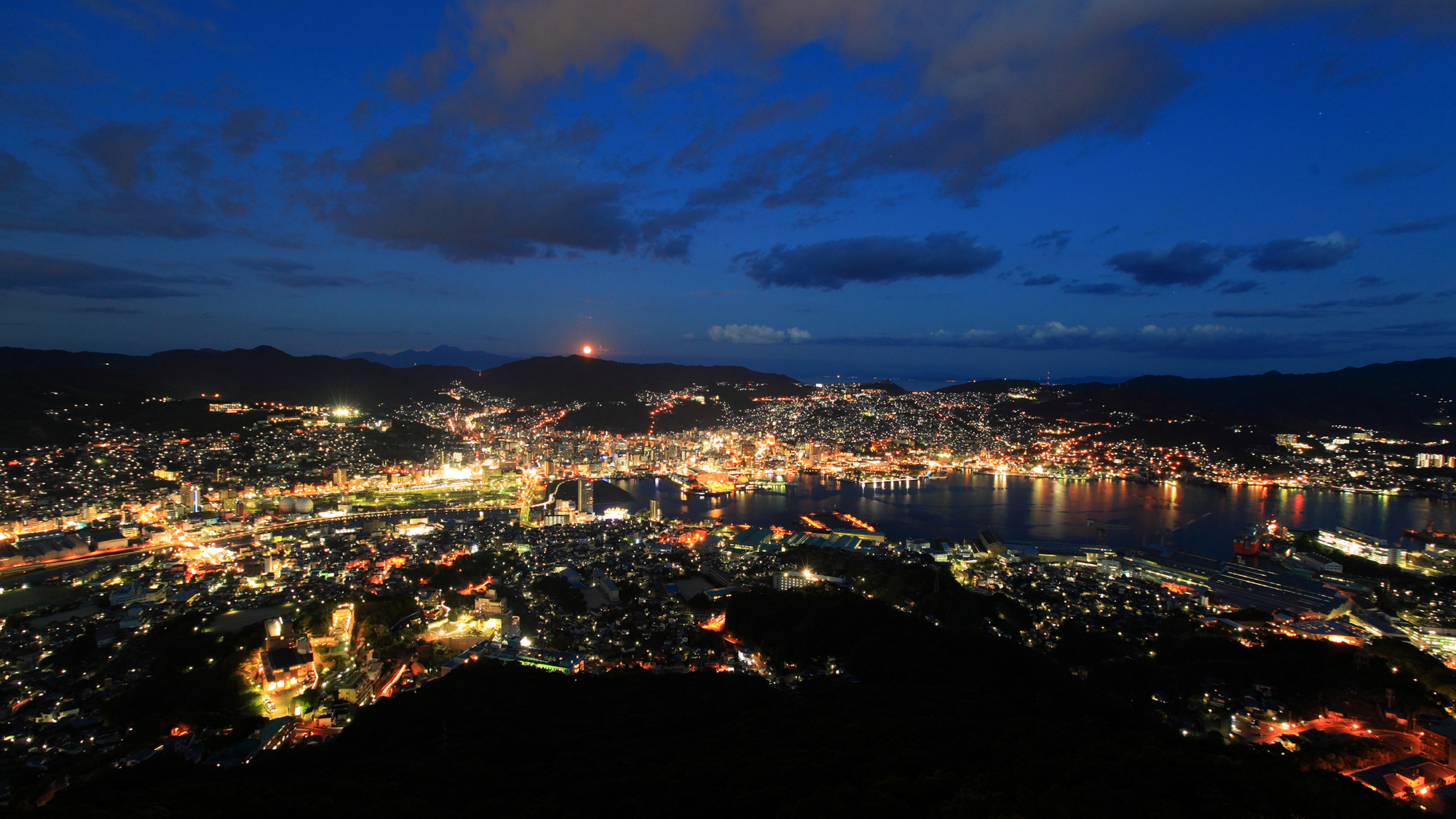 世界三大夜景の一つ長崎の美しい夜景