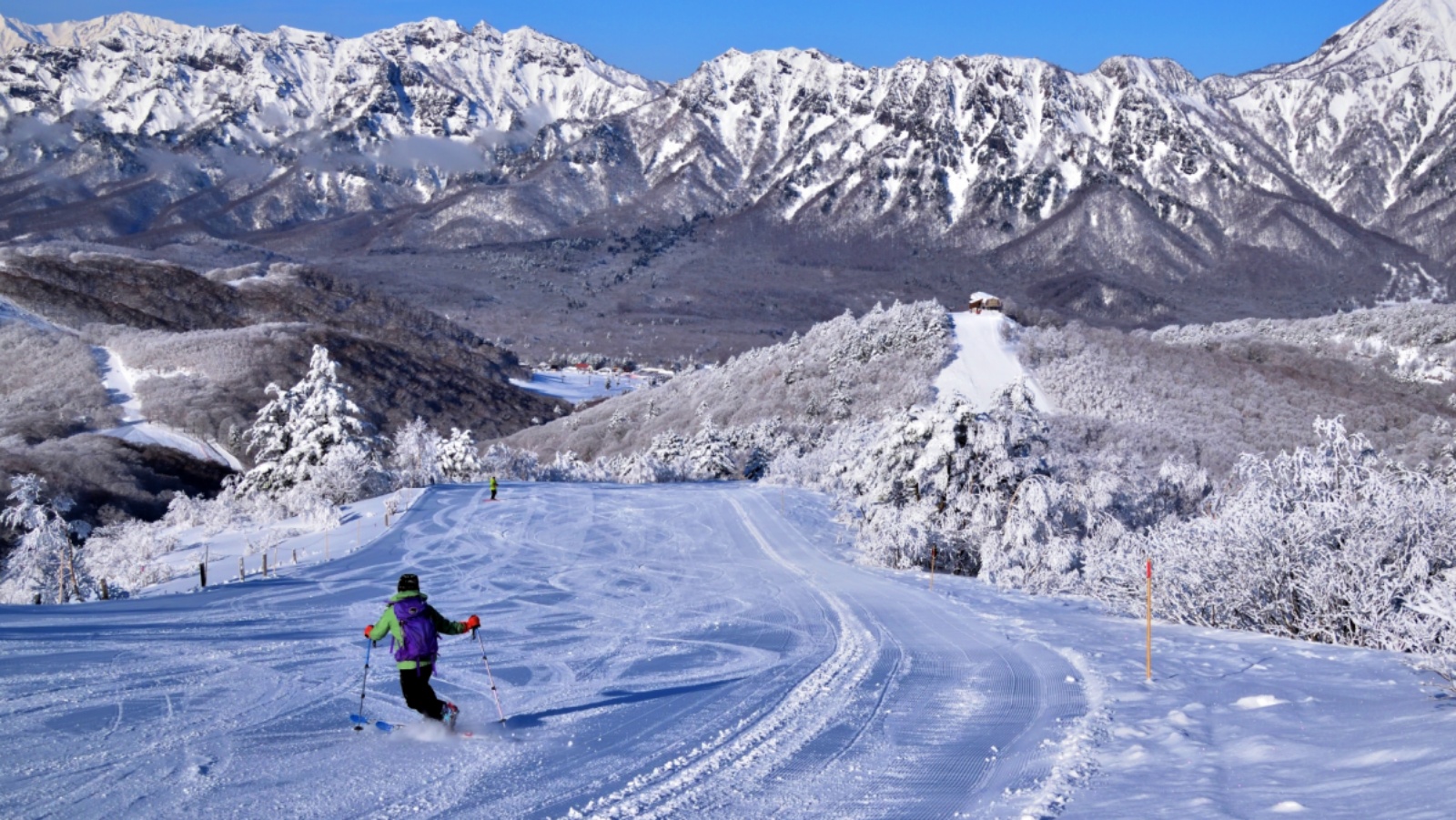 戸隠スキー場でスキーを楽しむ♪当館より徒歩10分の好立地！
