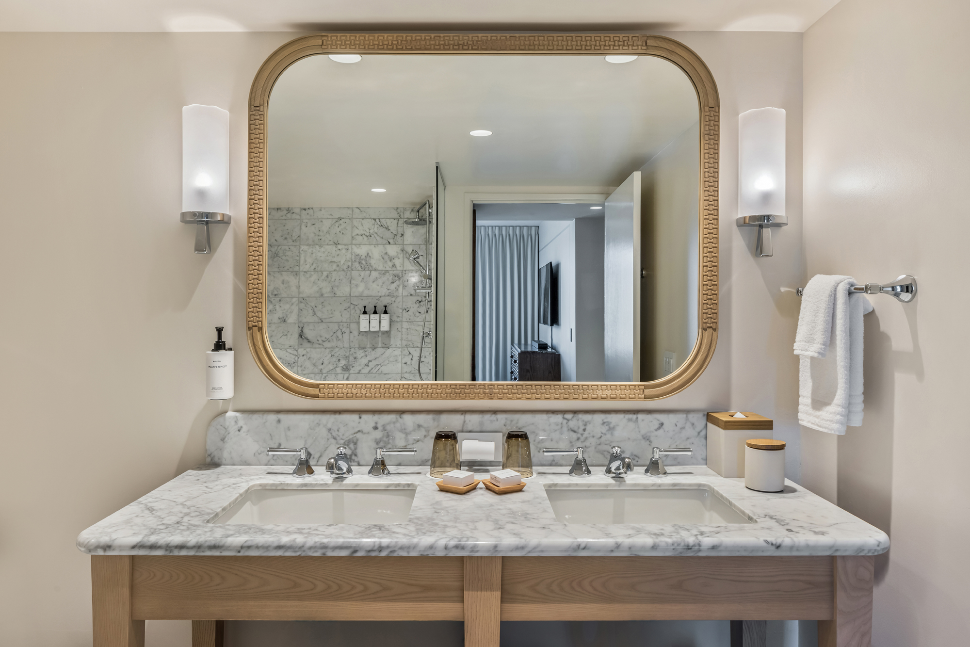 LXR デラックス 2ベッドルーム オーシャンビュースイート バスルーム一例