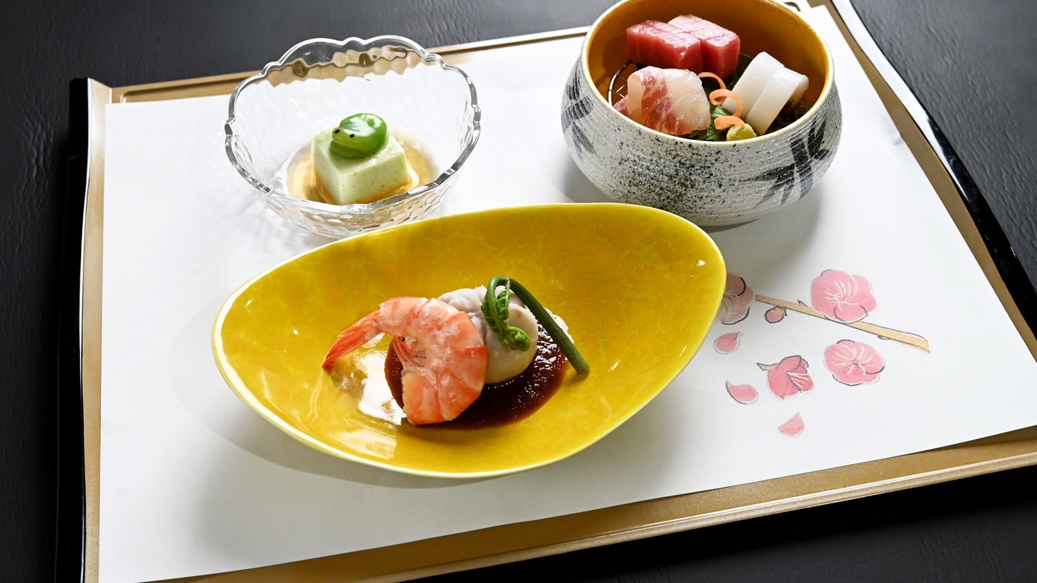 【夕朝食付】＜当館から徒歩約3分＞会席料理3品と熊野の食材を中心としたバイキングを川湯みどりやで堪能