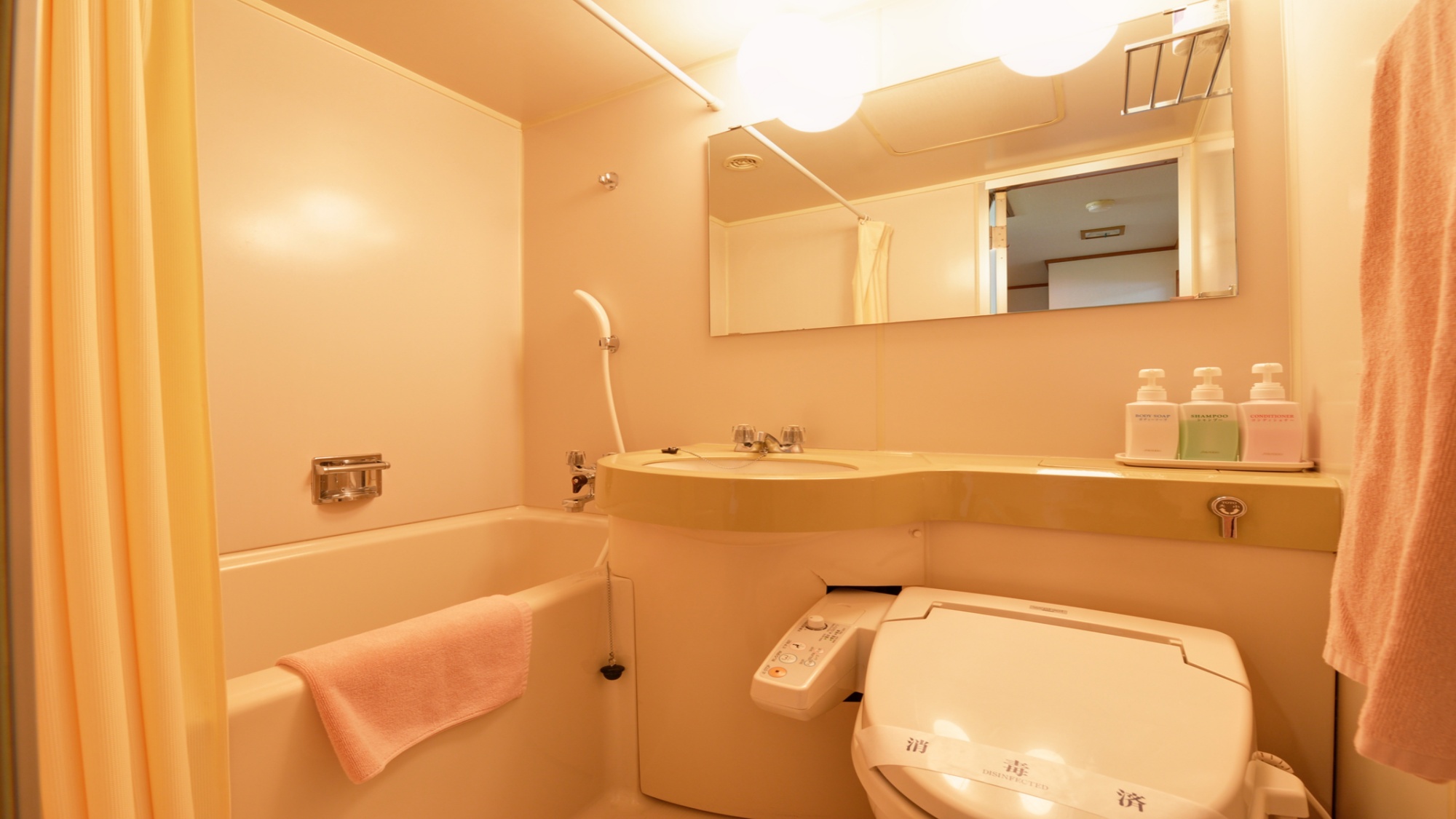 *【和室10畳（客室一例）】窓辺に腰かけて山口市内を一望。山陽の心地よい風を感じて。