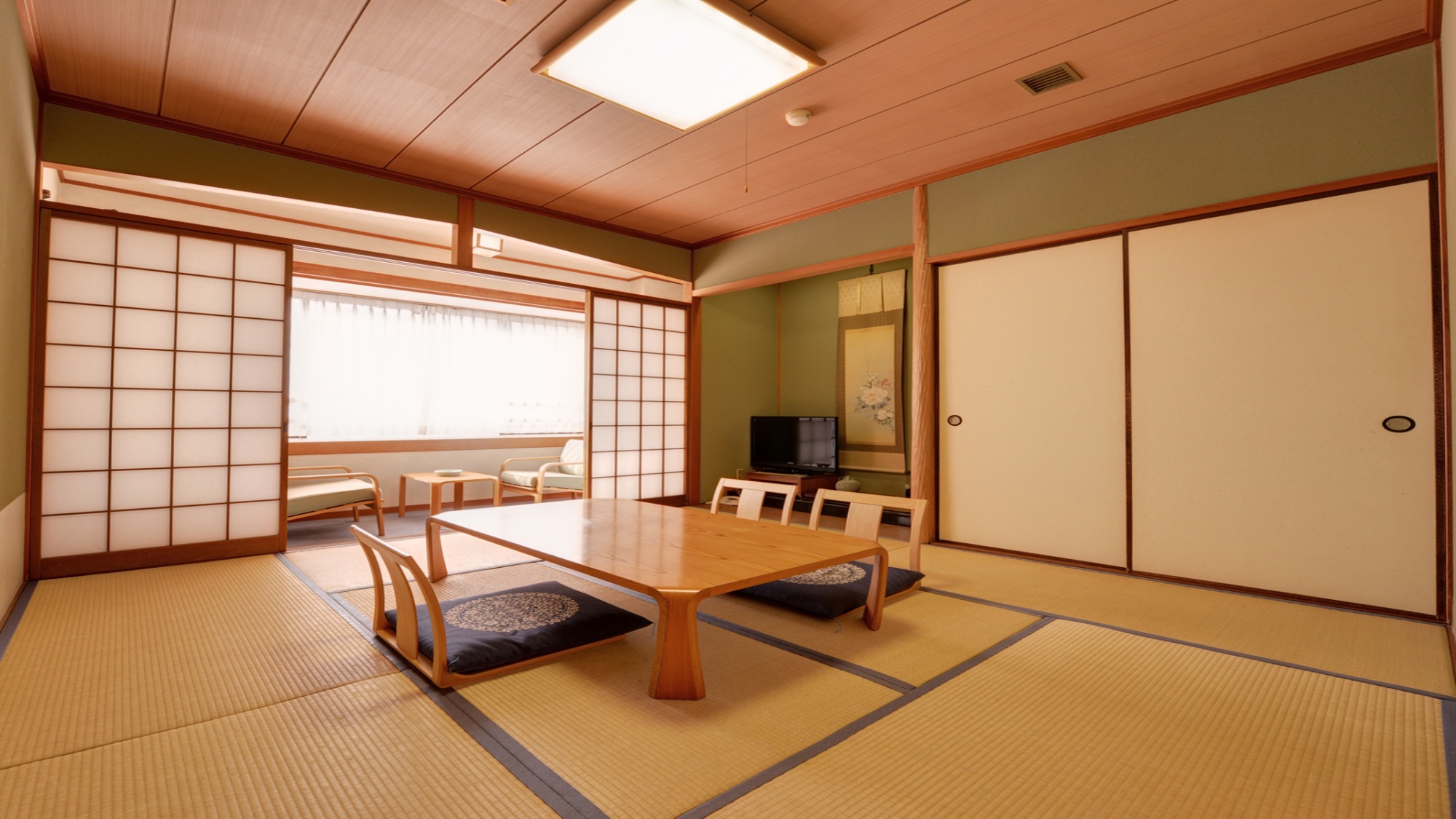 *【和室8畳（客室一例）】畳の香りがほのかに薫るお部屋で団欒のひと時をお過ごし下さい。