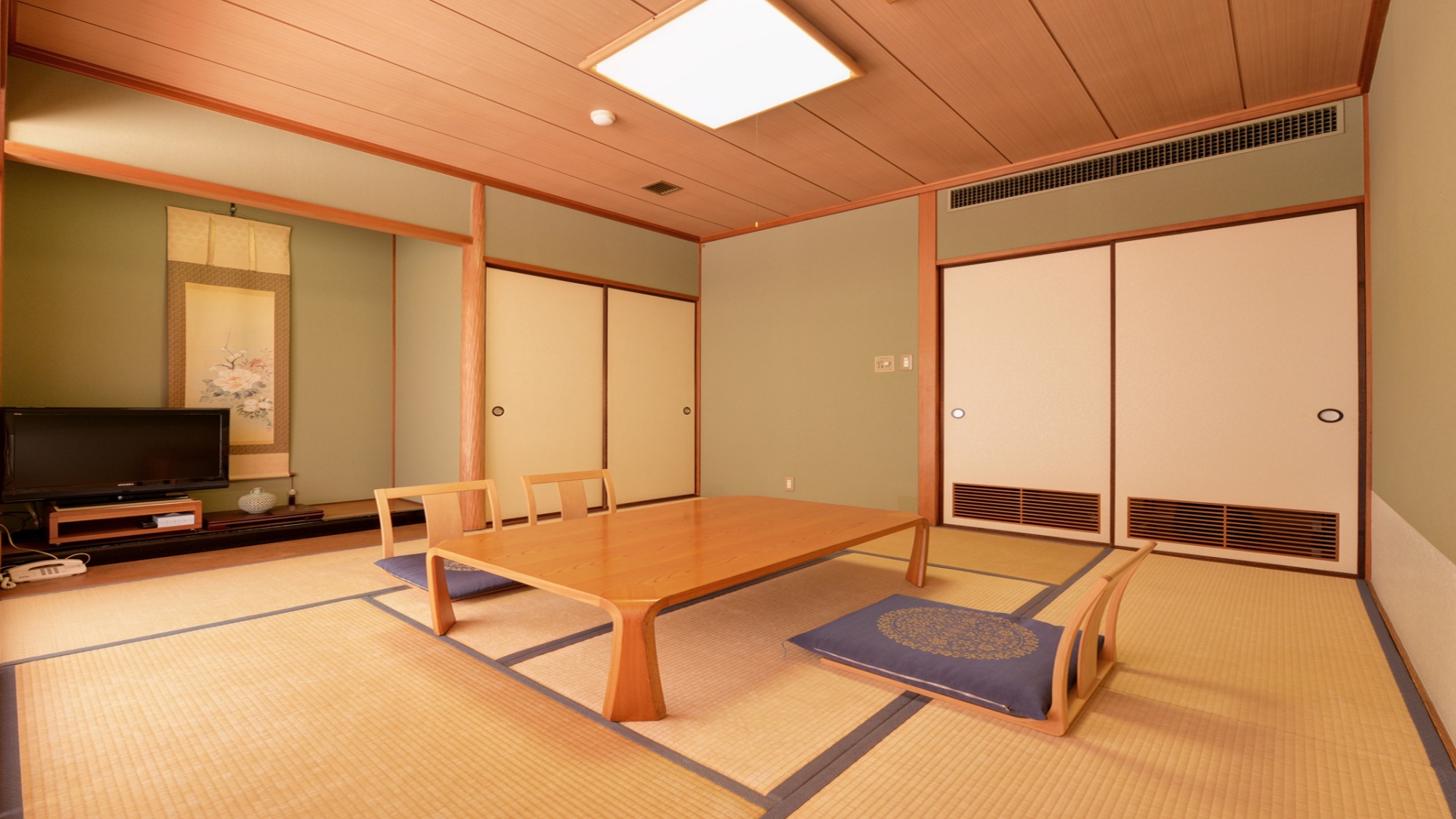 *【和室8畳（客室一例）】畳の香りがほのかに薫るお部屋で団欒のひと時をお過ごし下さい。