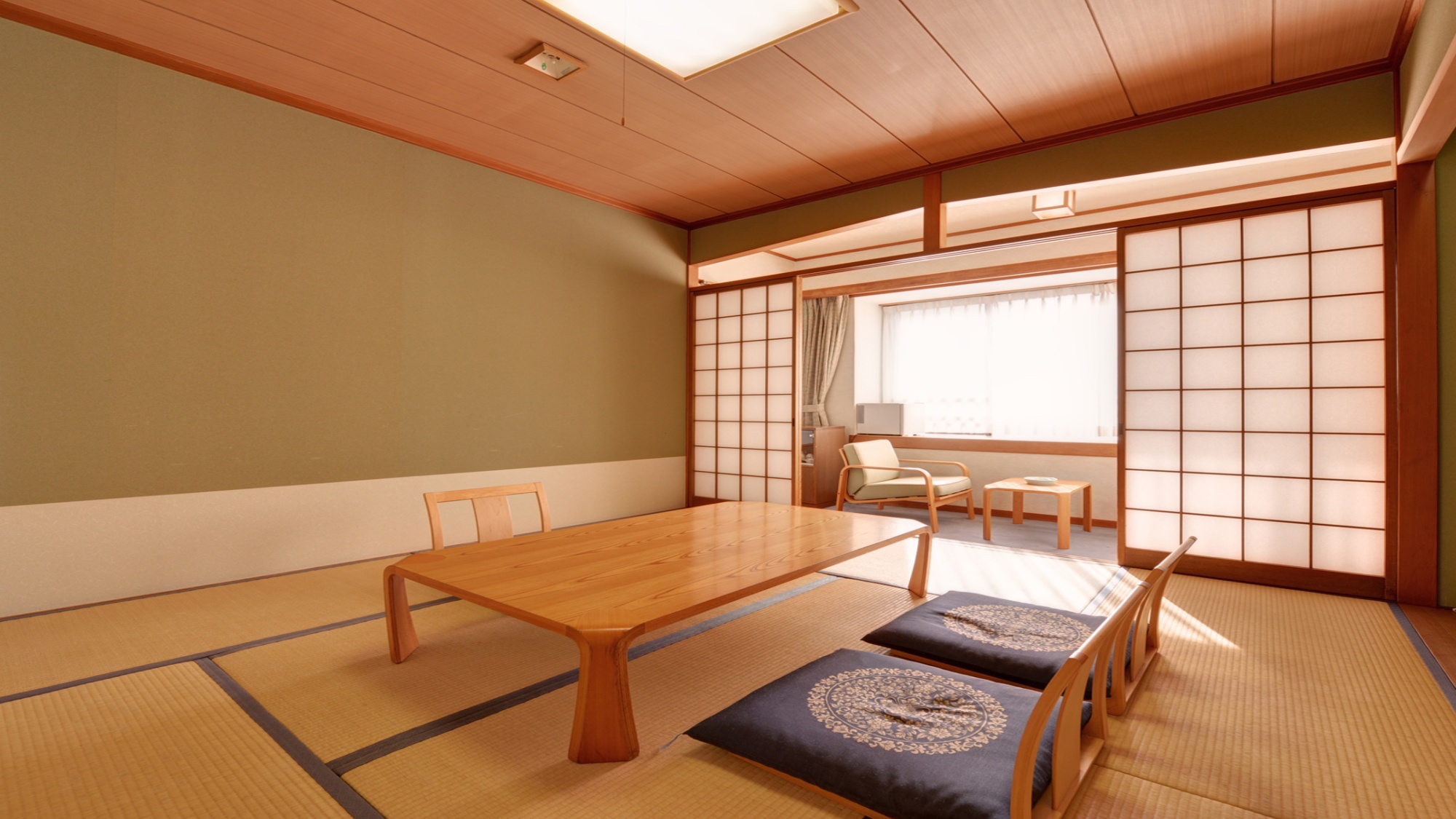 *【和室8畳（客室一例）】畳の香りがほのかに薫るお部屋で団欒のひと時をお過ごし下さい。