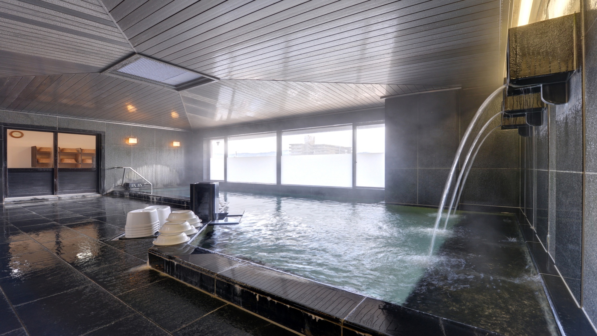 *【大浴場】天然温泉&ldquo;湯田温泉&rdquo;はその良質な湯を求め、全国各地の温泉ファンから愛されています。