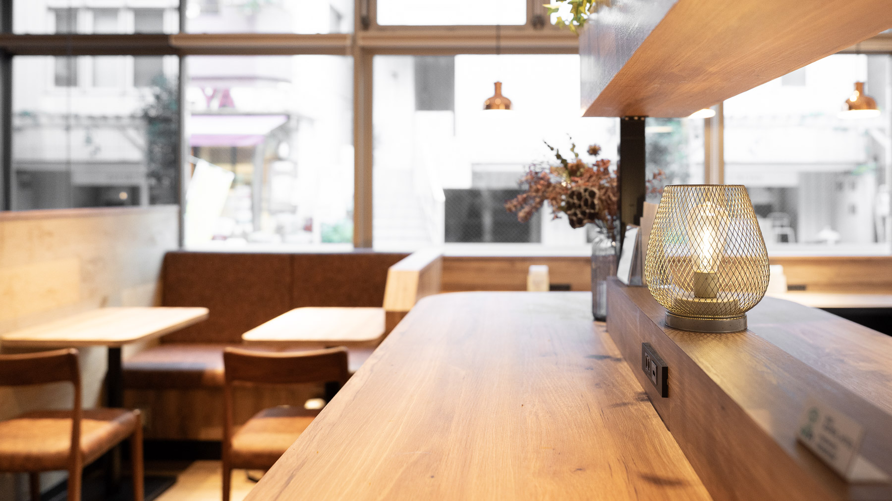 コンセントありでパソコン作業も捗ります