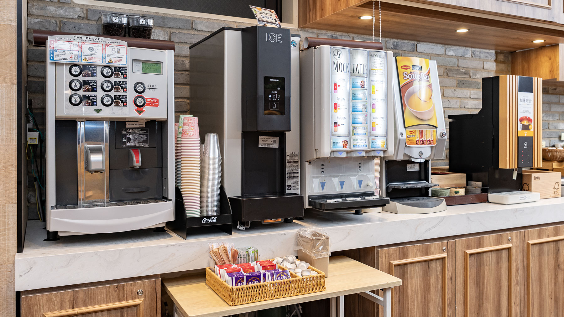挽きたてコーヒーなど豊富なドリンクバー