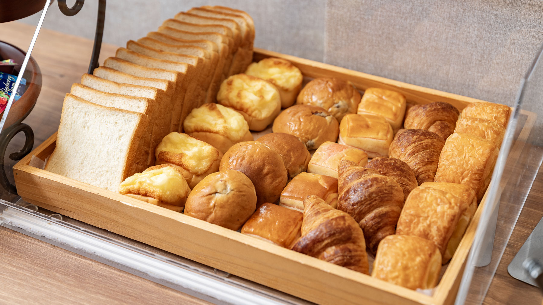 毎日日替わりのパンを提供しております